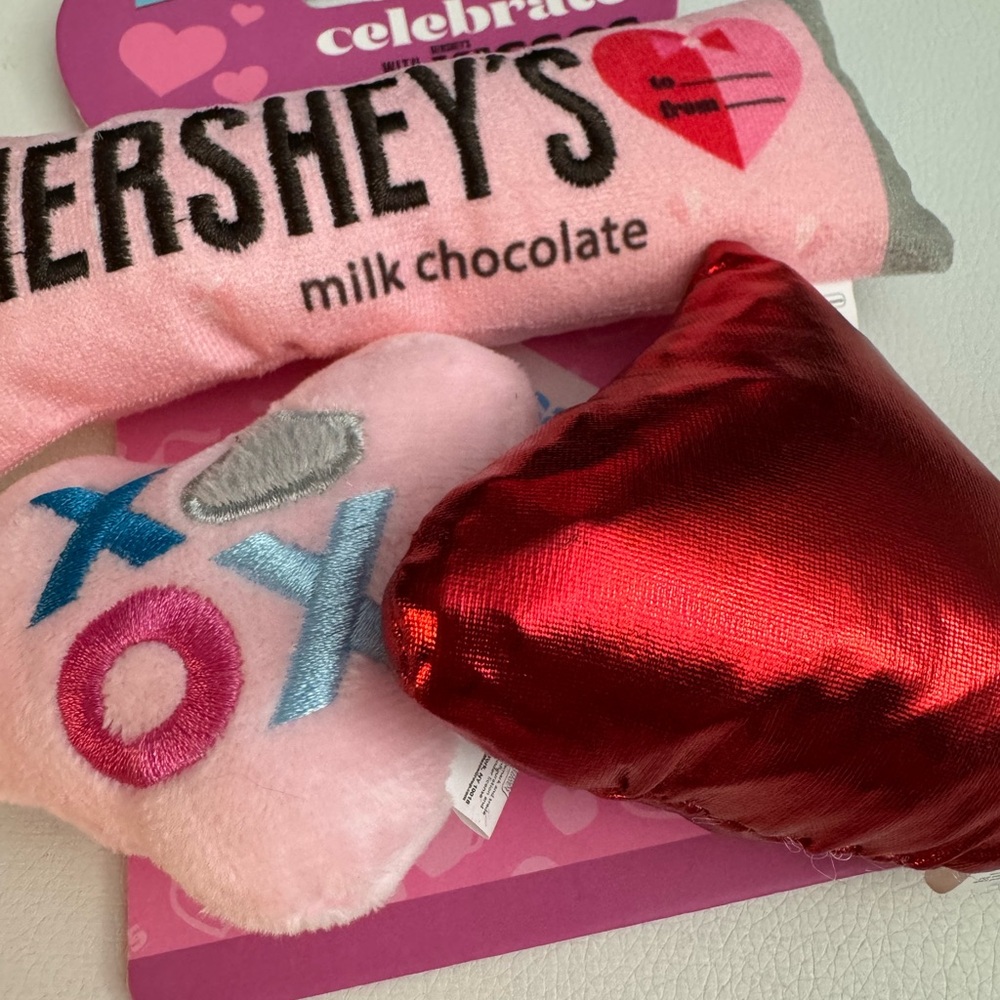Hersheys 3 pack dog toys - Picture 2 of 4